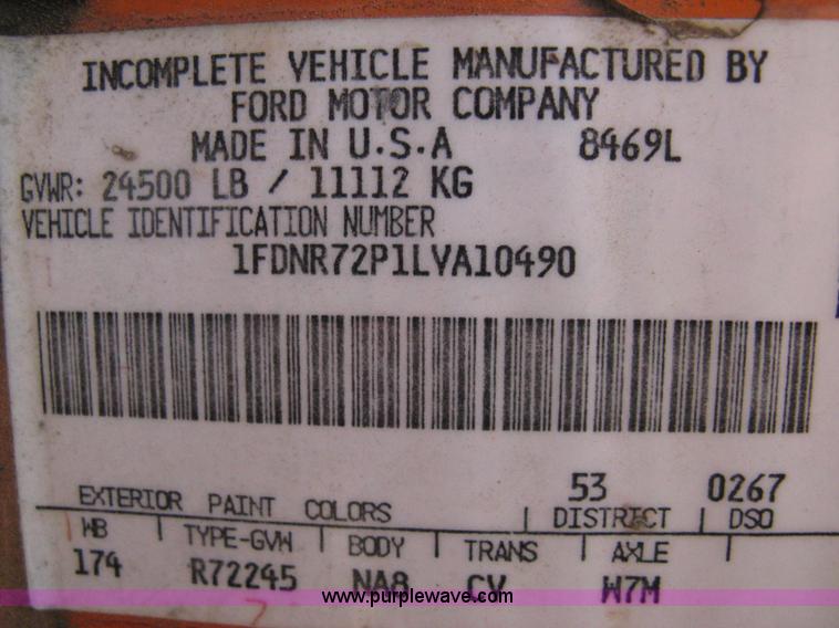 image for item 8016 1990 Ford LN7000 lube truck