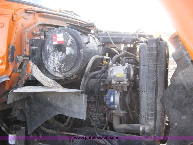 image for item 8016 1990 Ford LN7000 lube truck