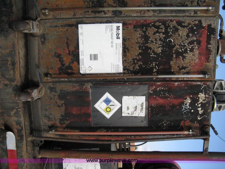 image for item 8016 1990 Ford LN7000 lube truck