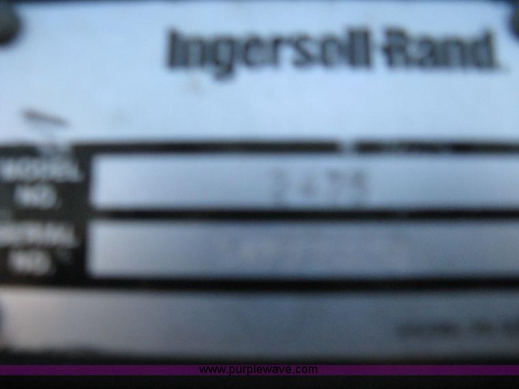 image for item 8016 1990 Ford LN7000 lube truck