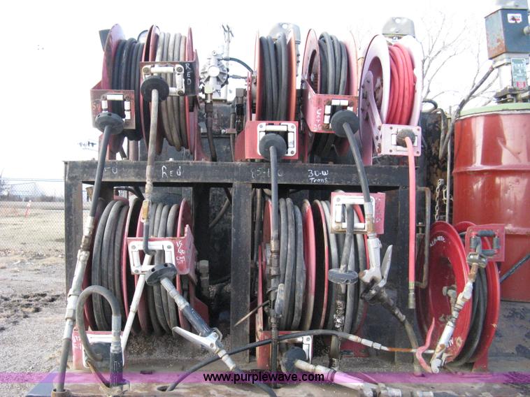 image for item 8016 1990 Ford LN7000 lube truck