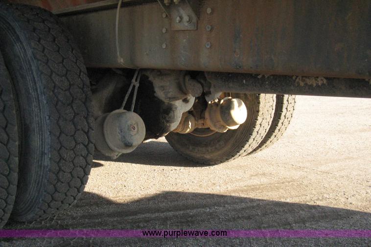 image for item 8017 1985 International F2674 water truck