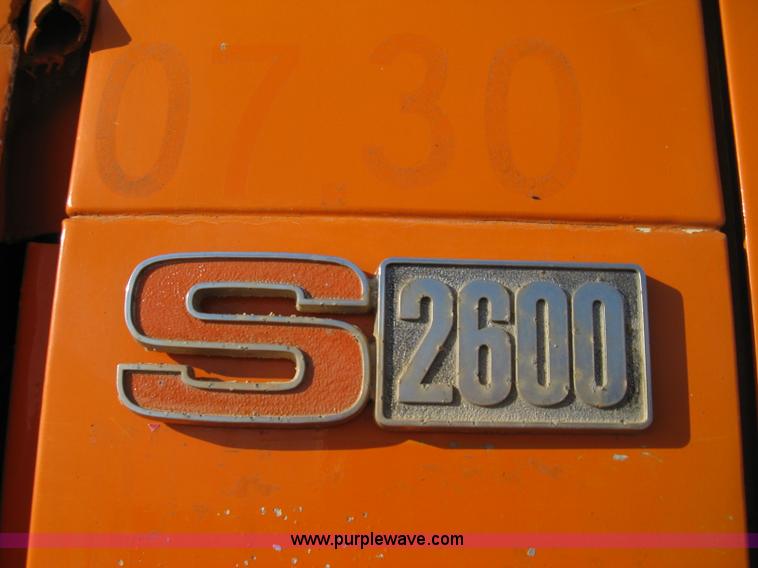 image for item 8017 1985 International F2674 water truck