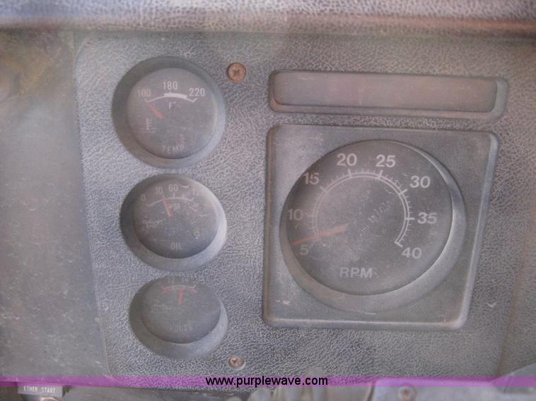 image for item 8017 1985 International F2674 water truck