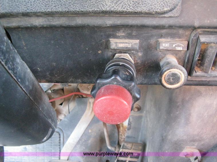 image for item 8017 1985 International F2674 water truck