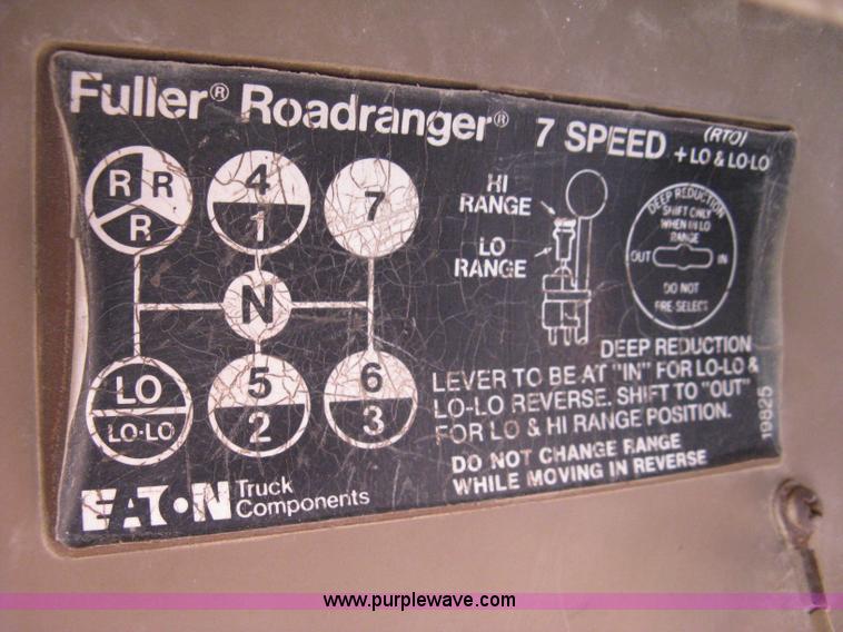 image for item 8017 1985 International F2674 water truck