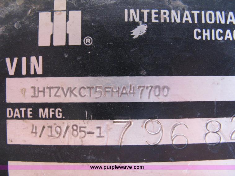 image for item 8017 1985 International F2674 water truck