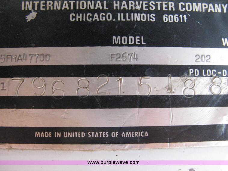 image for item 8017 1985 International F2674 water truck