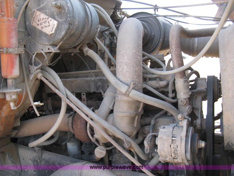 image for item 8017 1985 International F2674 water truck