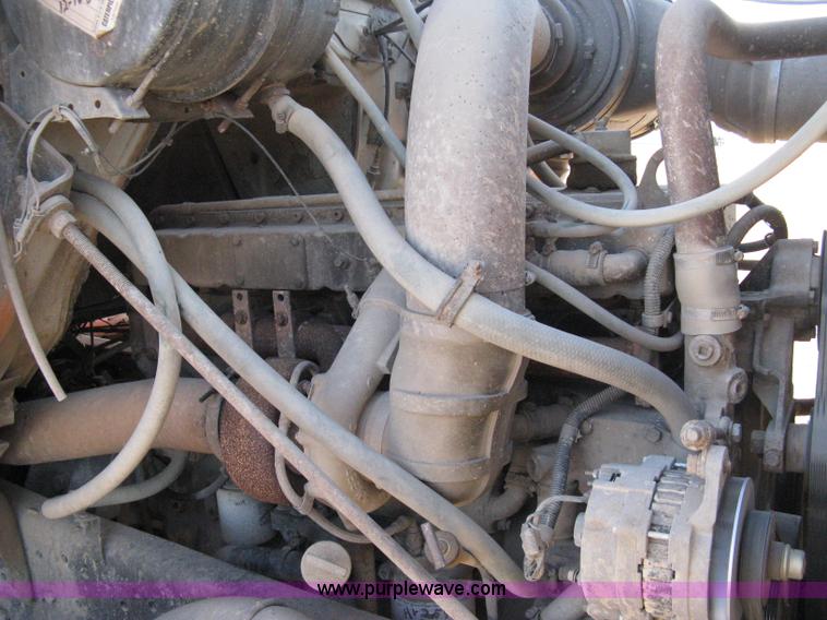 image for item 8017 1985 International F2674 water truck