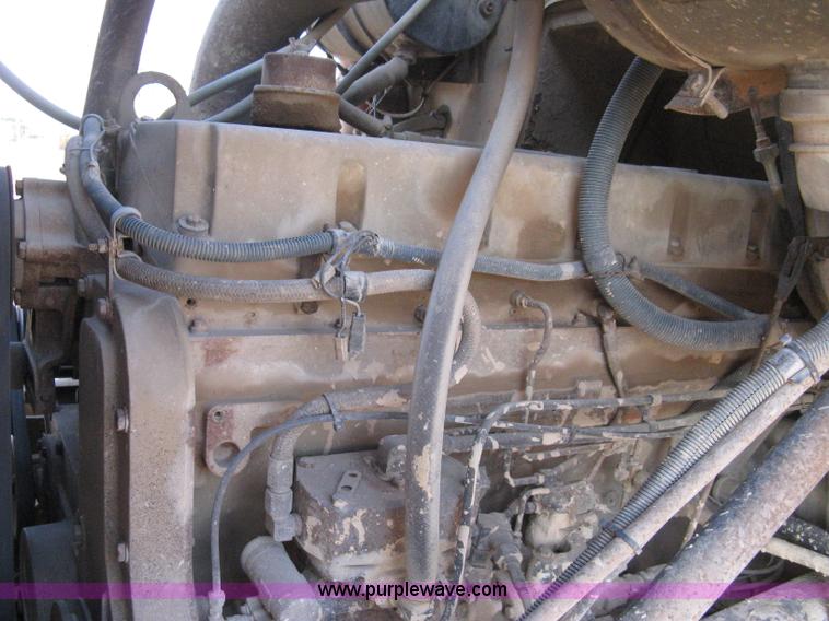 image for item 8017 1985 International F2674 water truck