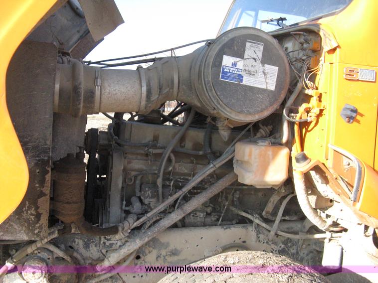 image for item 8017 1985 International F2674 water truck