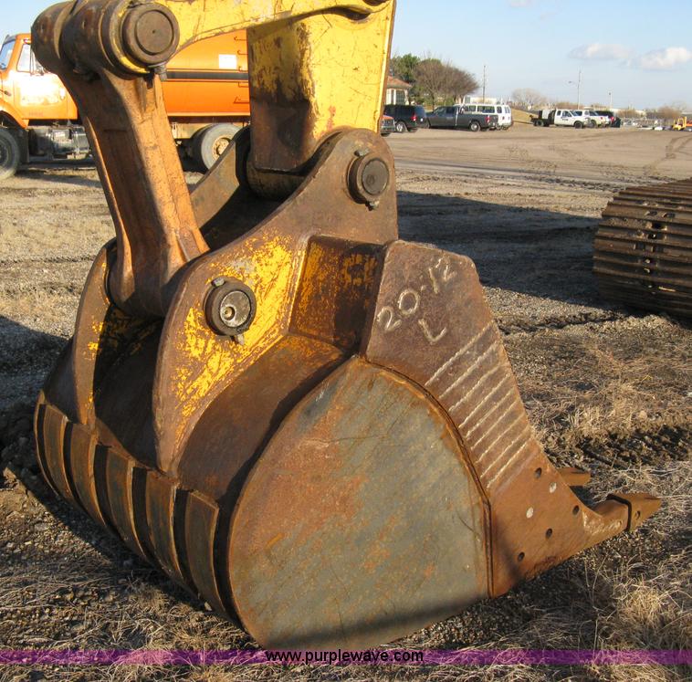 image for item 8019 John Deere 200LC excavator