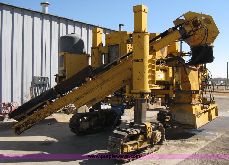 image for item 8020 Gomaco GT3600 curb machine