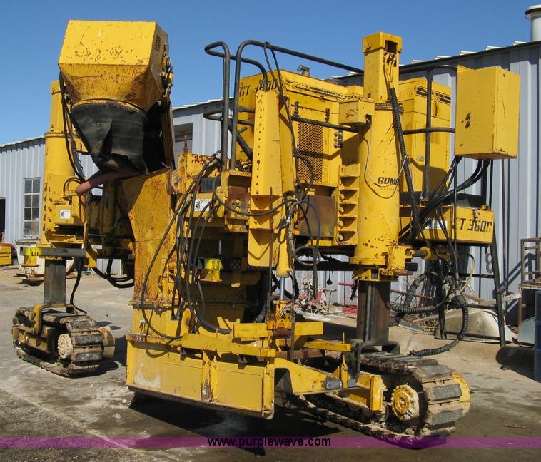 image for item 8020 Gomaco GT3600 curb machine