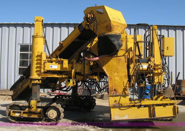 image for item 8020 Gomaco GT3600 curb machine