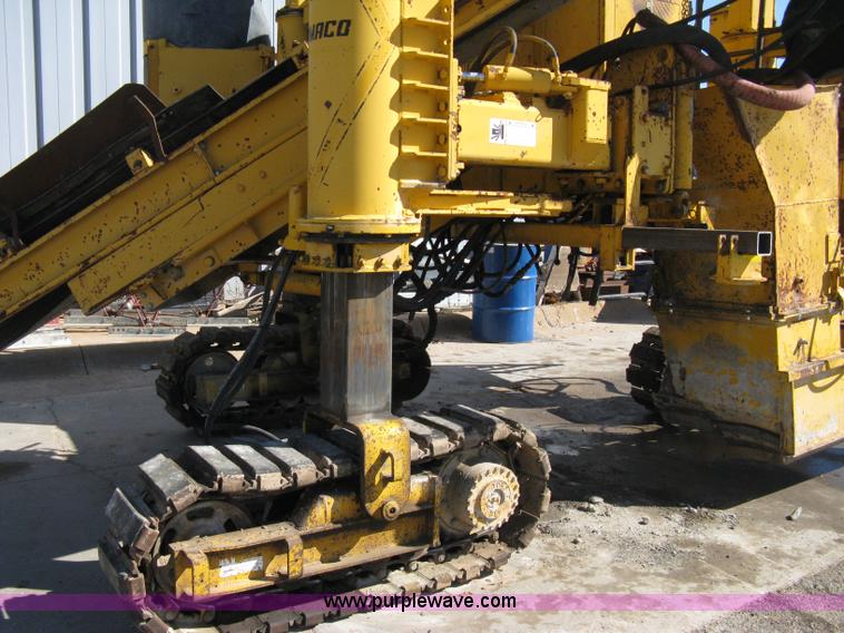 image for item 8020 Gomaco GT3600 curb machine