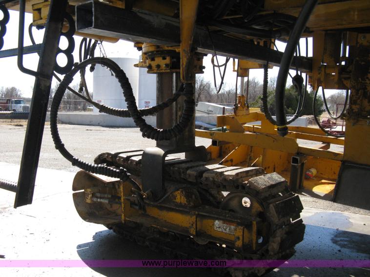 image for item 8020 Gomaco GT3600 curb machine