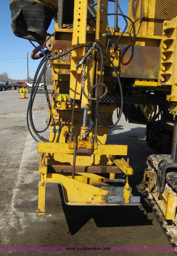 image for item 8020 Gomaco GT3600 curb machine