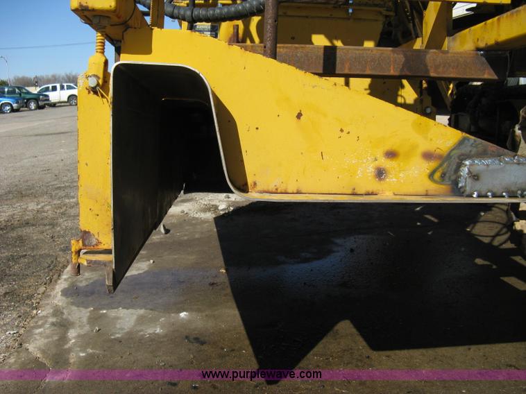 image for item 8020 Gomaco GT3600 curb machine