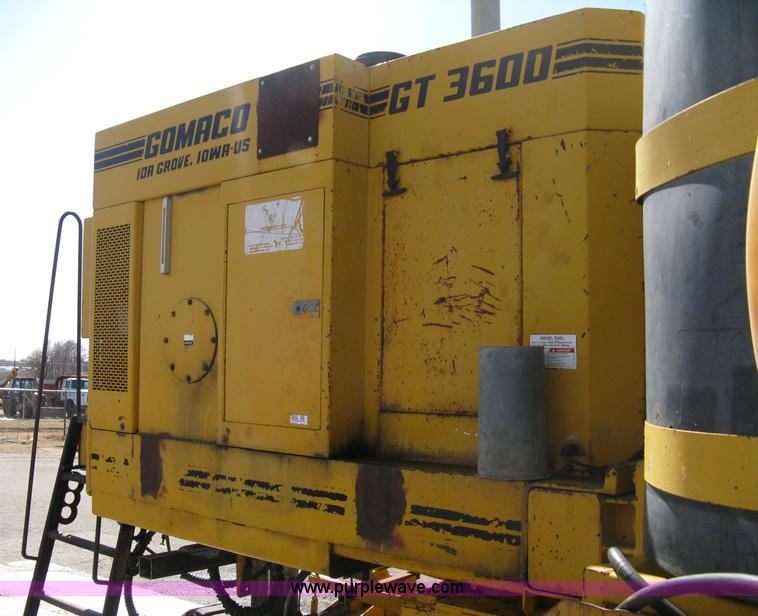 image for item 8020 Gomaco GT3600 curb machine