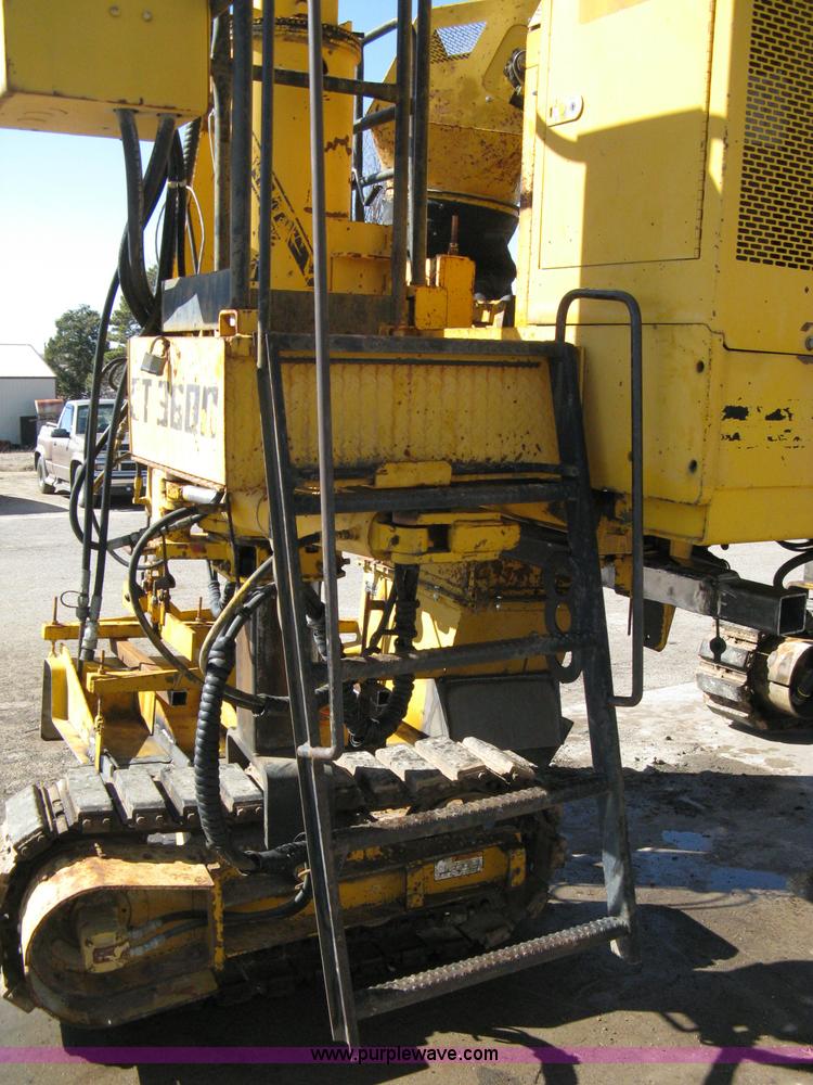 image for item 8020 Gomaco GT3600 curb machine