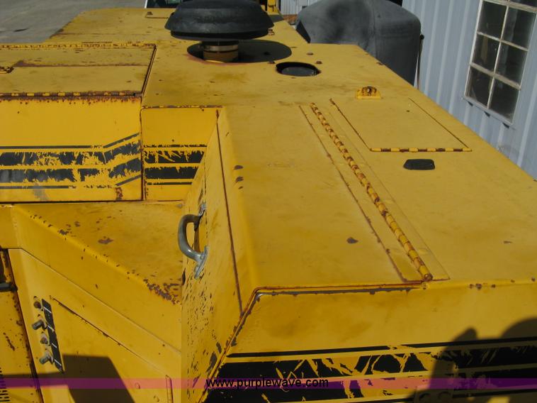 image for item 8020 Gomaco GT3600 curb machine