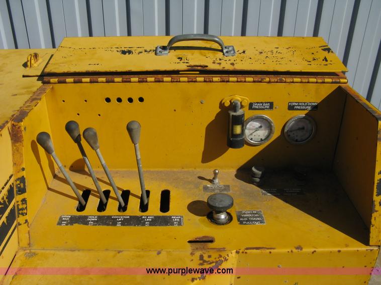 image for item 8020 Gomaco GT3600 curb machine