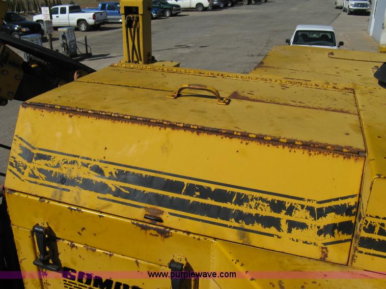 image for item 8020 Gomaco GT3600 curb machine