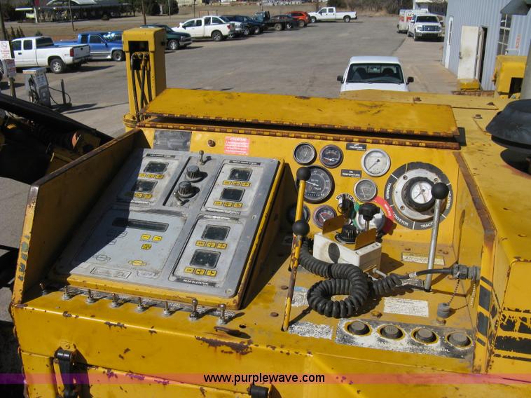 image for item 8020 Gomaco GT3600 curb machine