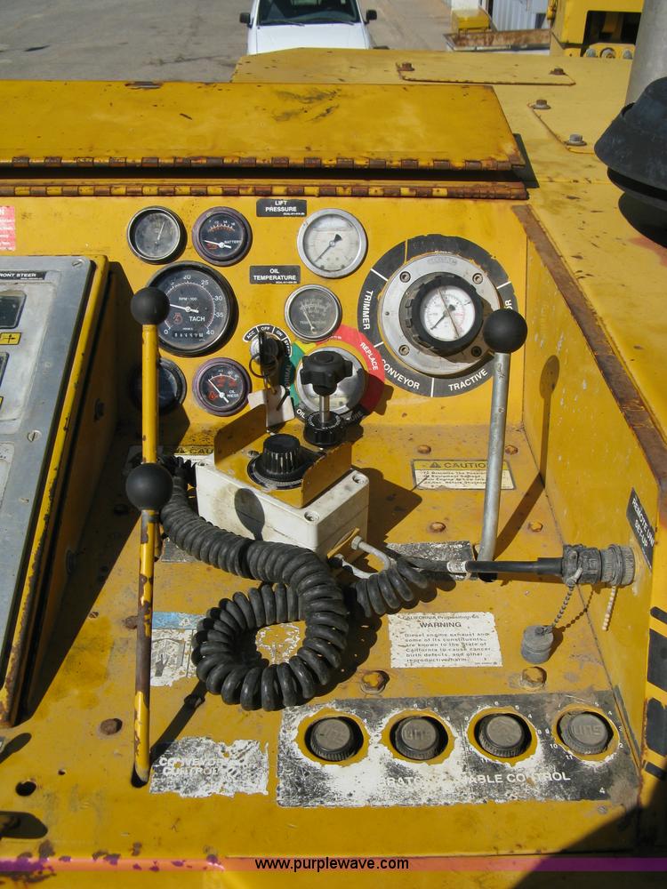 image for item 8020 Gomaco GT3600 curb machine