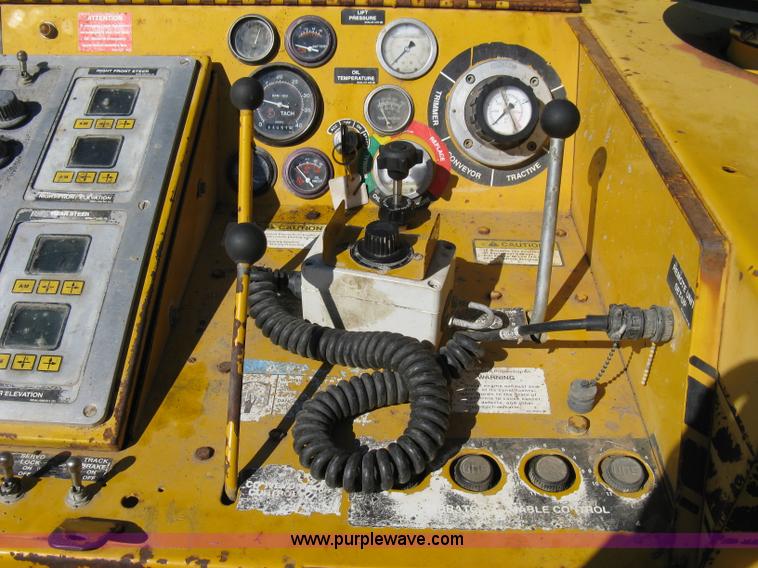 image for item 8020 Gomaco GT3600 curb machine