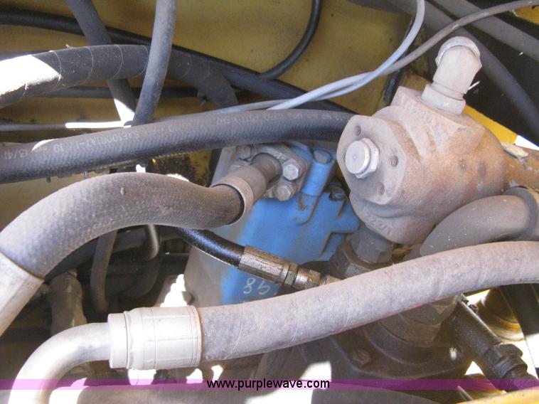 image for item 8020 Gomaco GT3600 curb machine