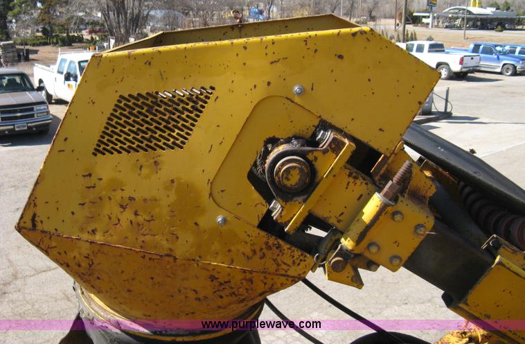 image for item 8020 Gomaco GT3600 curb machine