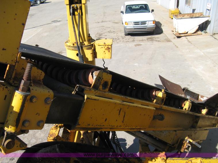 image for item 8020 Gomaco GT3600 curb machine