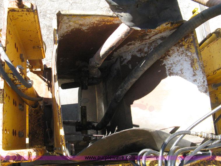 image for item 8020 Gomaco GT3600 curb machine