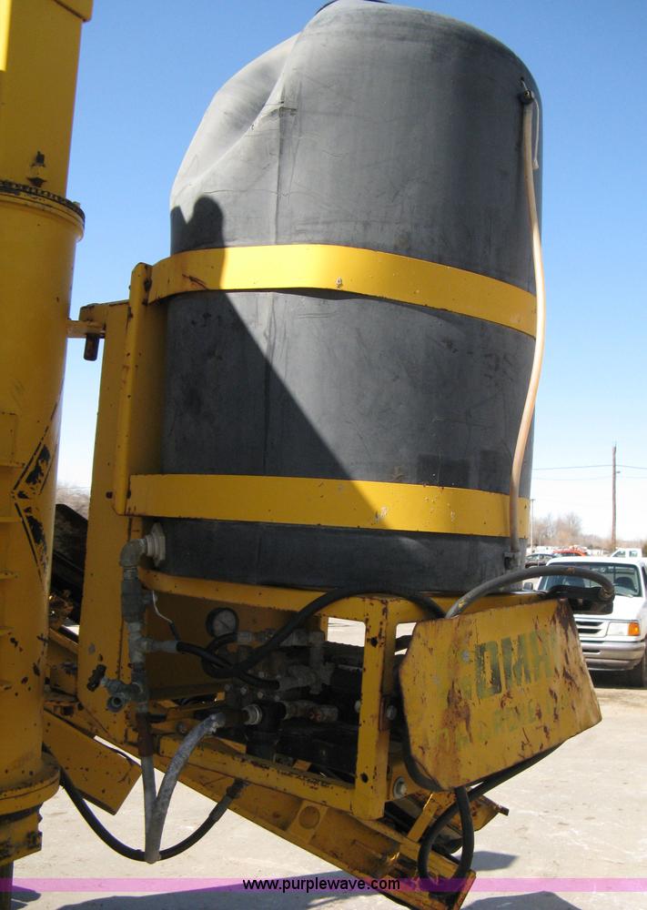 image for item 8020 Gomaco GT3600 curb machine