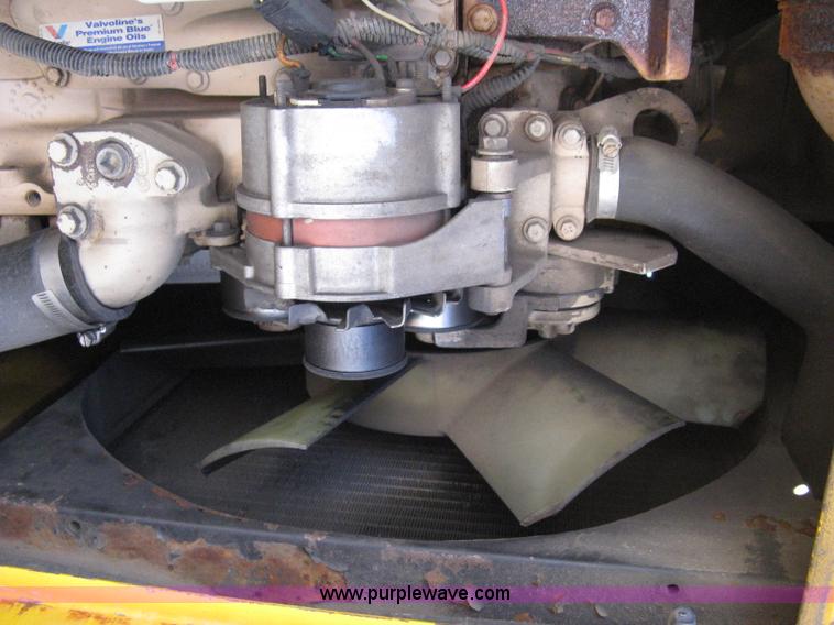 image for item 8020 Gomaco GT3600 curb machine