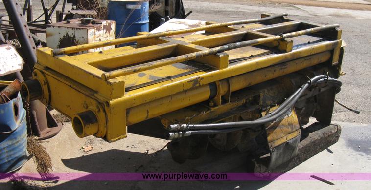 image for item 8020 Gomaco GT3600 curb machine