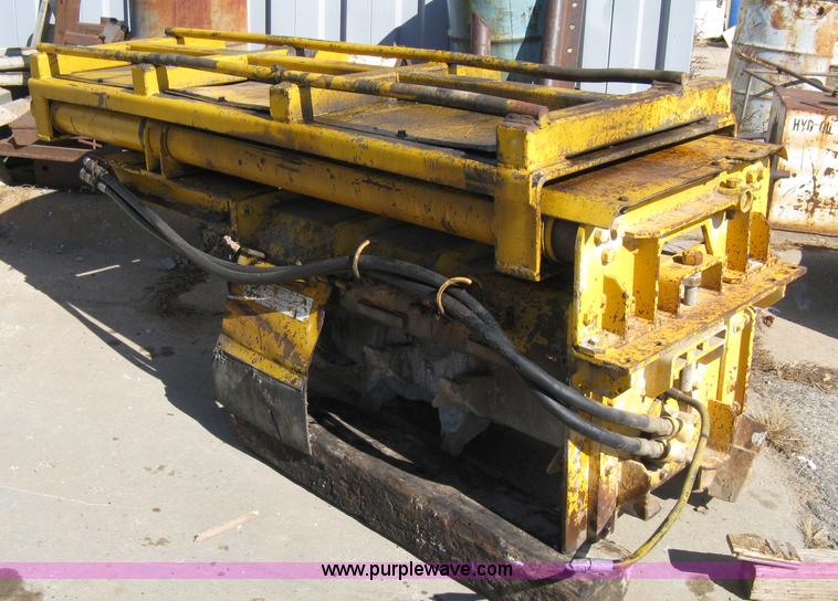 image for item 8020 Gomaco GT3600 curb machine