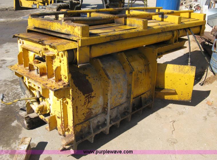 image for item 8020 Gomaco GT3600 curb machine