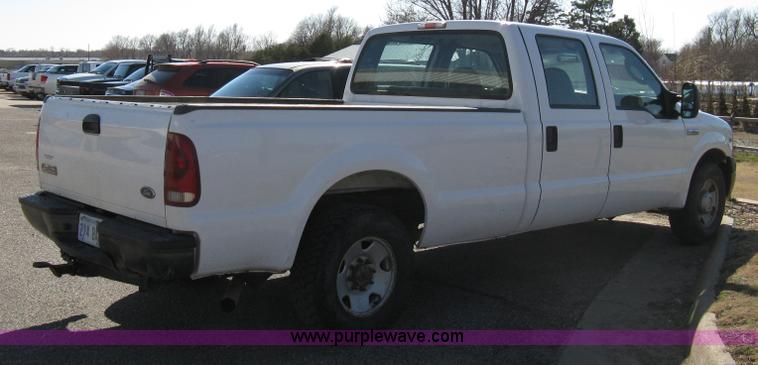 image for item 8021 2006 Ford F350 XL Super Duty crew cab pickup truck