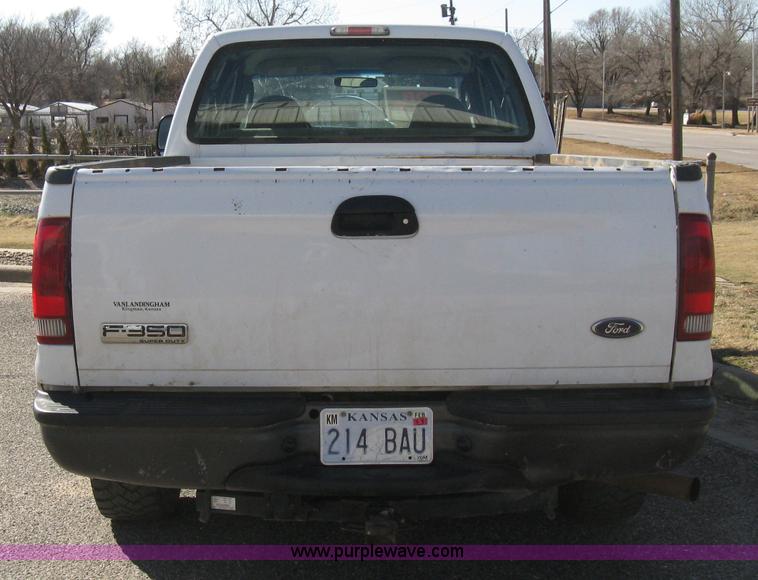 image for item 8021 2006 Ford F350 XL Super Duty crew cab pickup truck