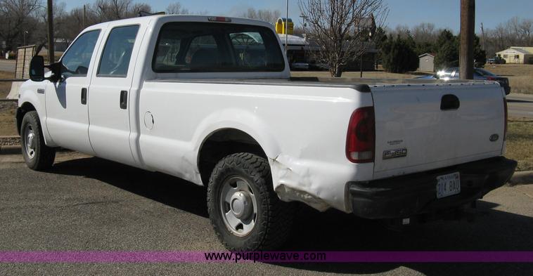 image for item 8021 2006 Ford F350 XL Super Duty crew cab pickup truck