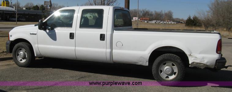 image for item 8021 2006 Ford F350 XL Super Duty crew cab pickup truck