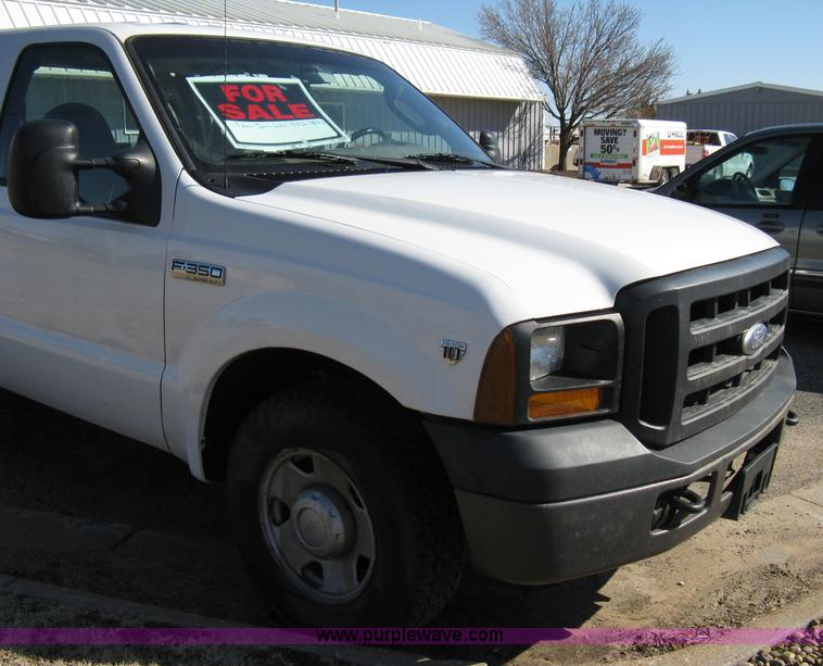 image for item 8021 2006 Ford F350 XL Super Duty crew cab pickup truck