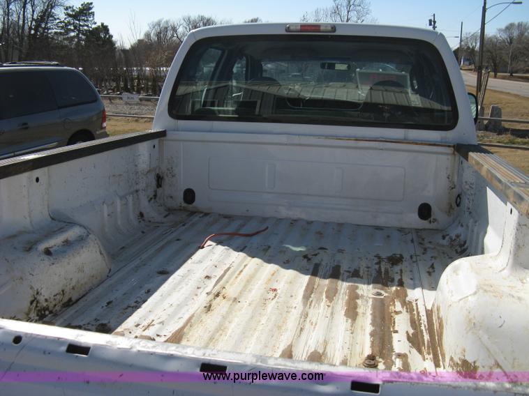 image for item 8021 2006 Ford F350 XL Super Duty crew cab pickup truck