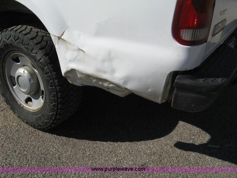 image for item 8021 2006 Ford F350 XL Super Duty crew cab pickup truck