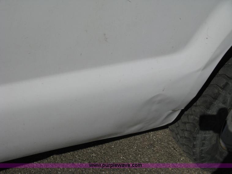 image for item 8021 2006 Ford F350 XL Super Duty crew cab pickup truck