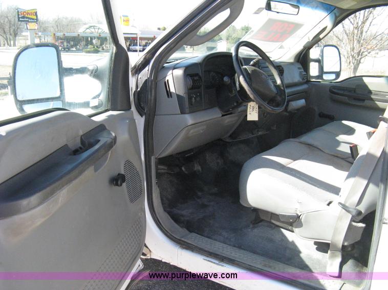 image for item 8021 2006 Ford F350 XL Super Duty crew cab pickup truck